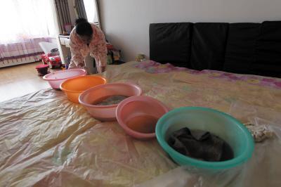 绥滨楼上漏水，住户失联，小区没物管，业主维权难！律师来支招……